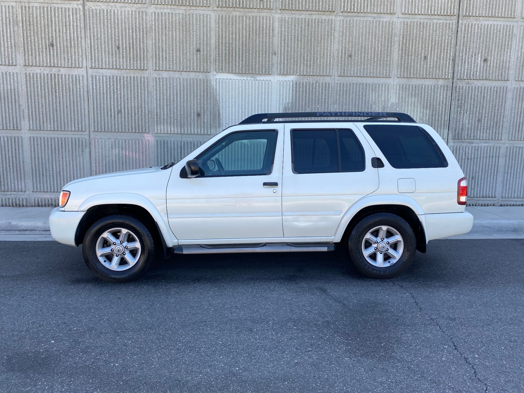 2004 Nissan Pathfinder SE
