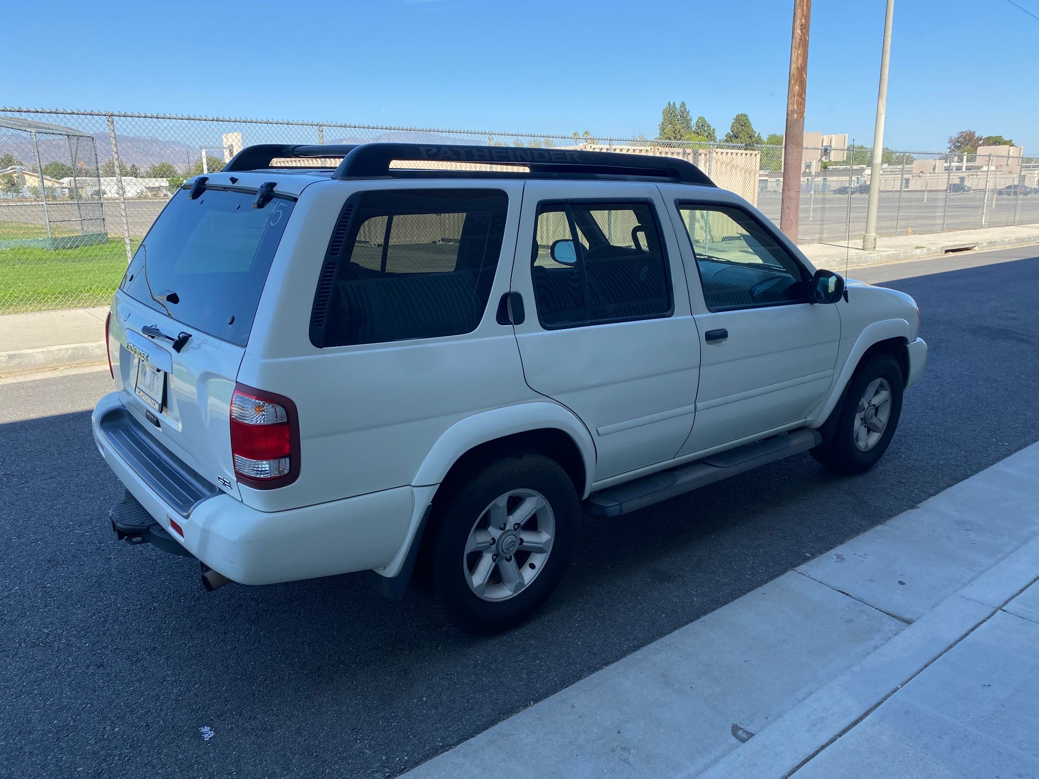 2004 Nissan Pathfinder SE