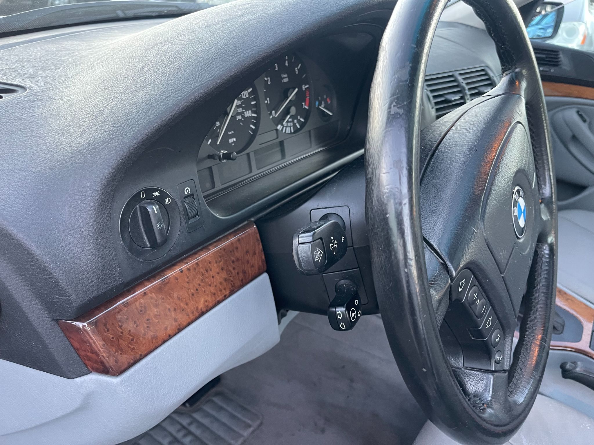 2001 BMW 5-SERIES 530i