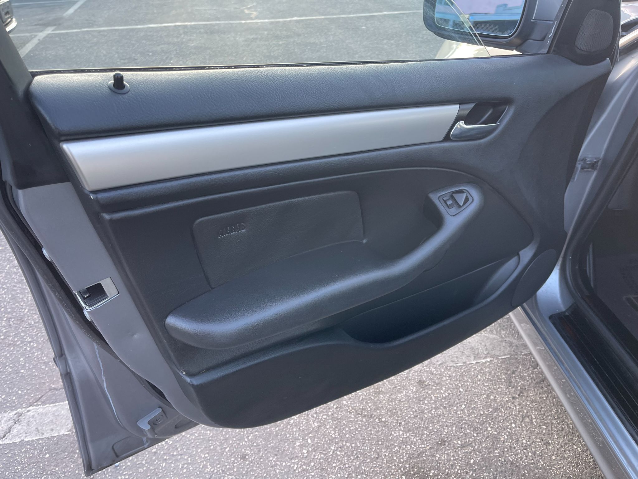 2004 BMW 3-SERIES 325i