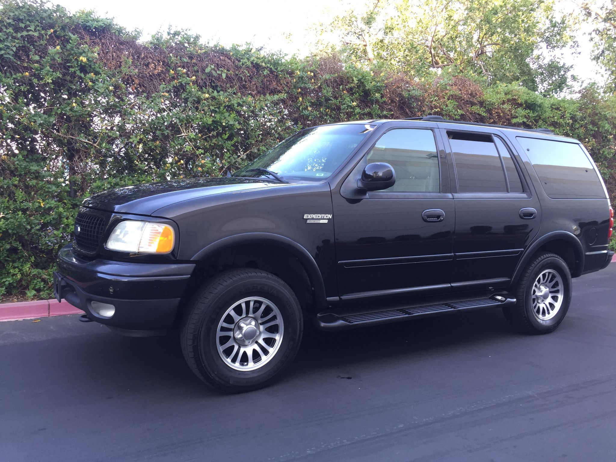 Used 2002 Ford Expedition Eddie Bauer at City Cars Warehouse INC