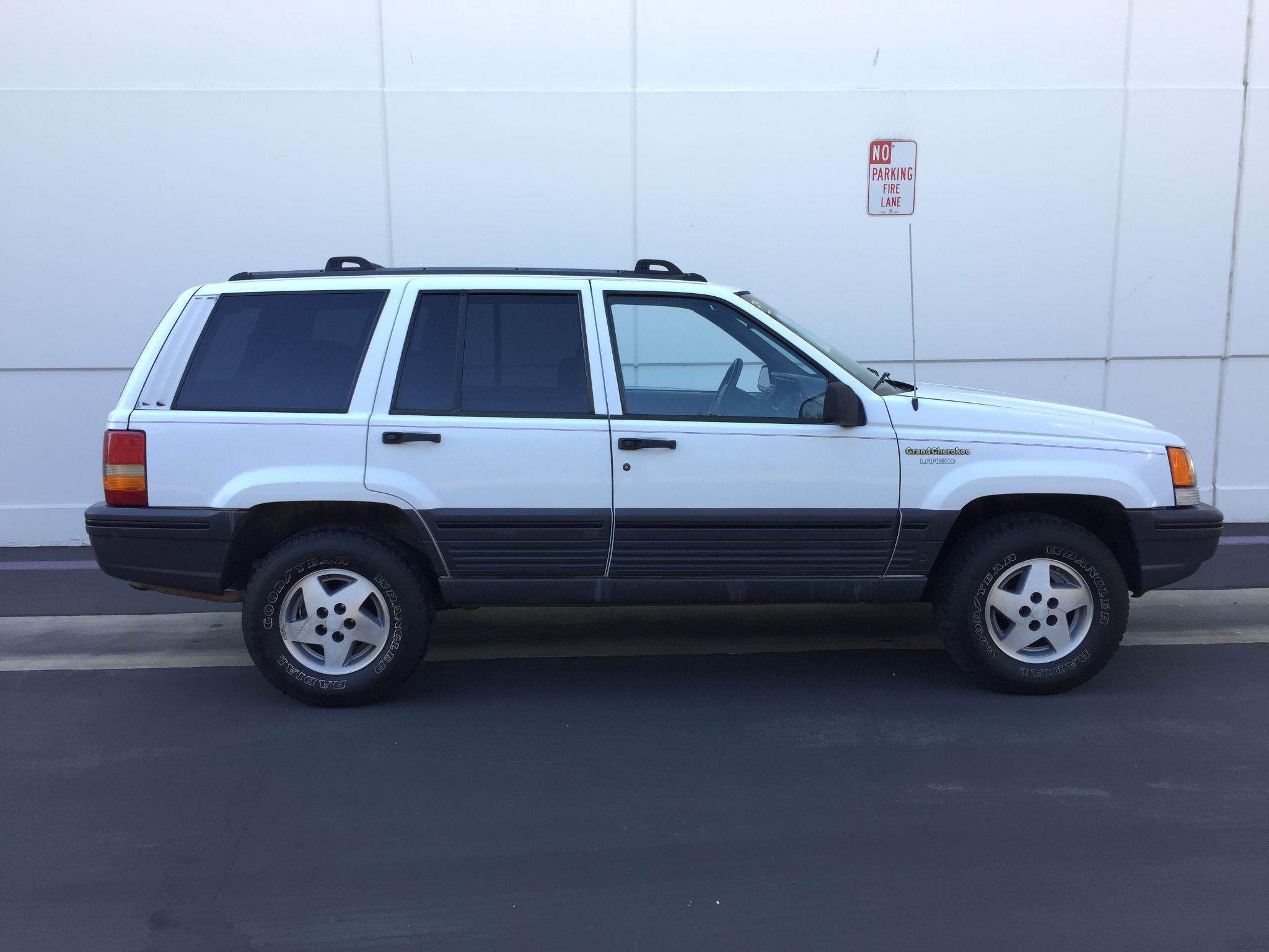 1995 Jeep Grand Cherokee Laredo Specs