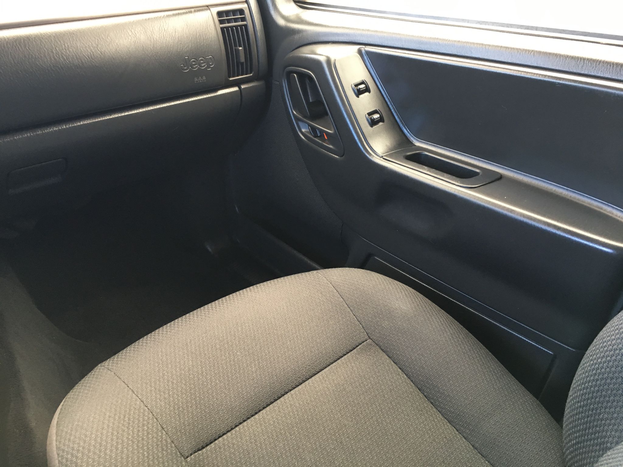 2004 Jeep Grand Cherokee Laredo