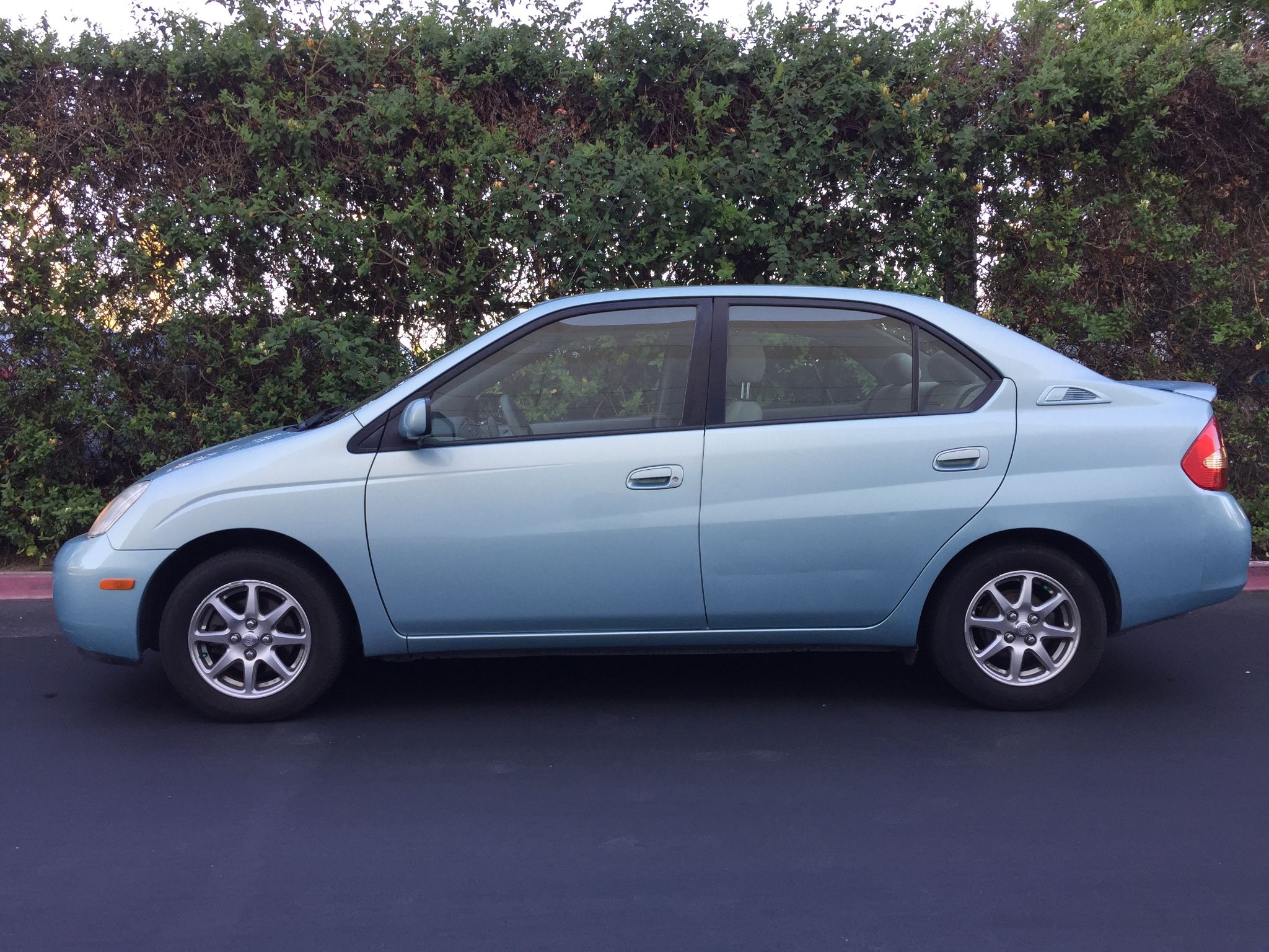 Used 2001 Toyota Prius ZX5 at City Cars Warehouse INC