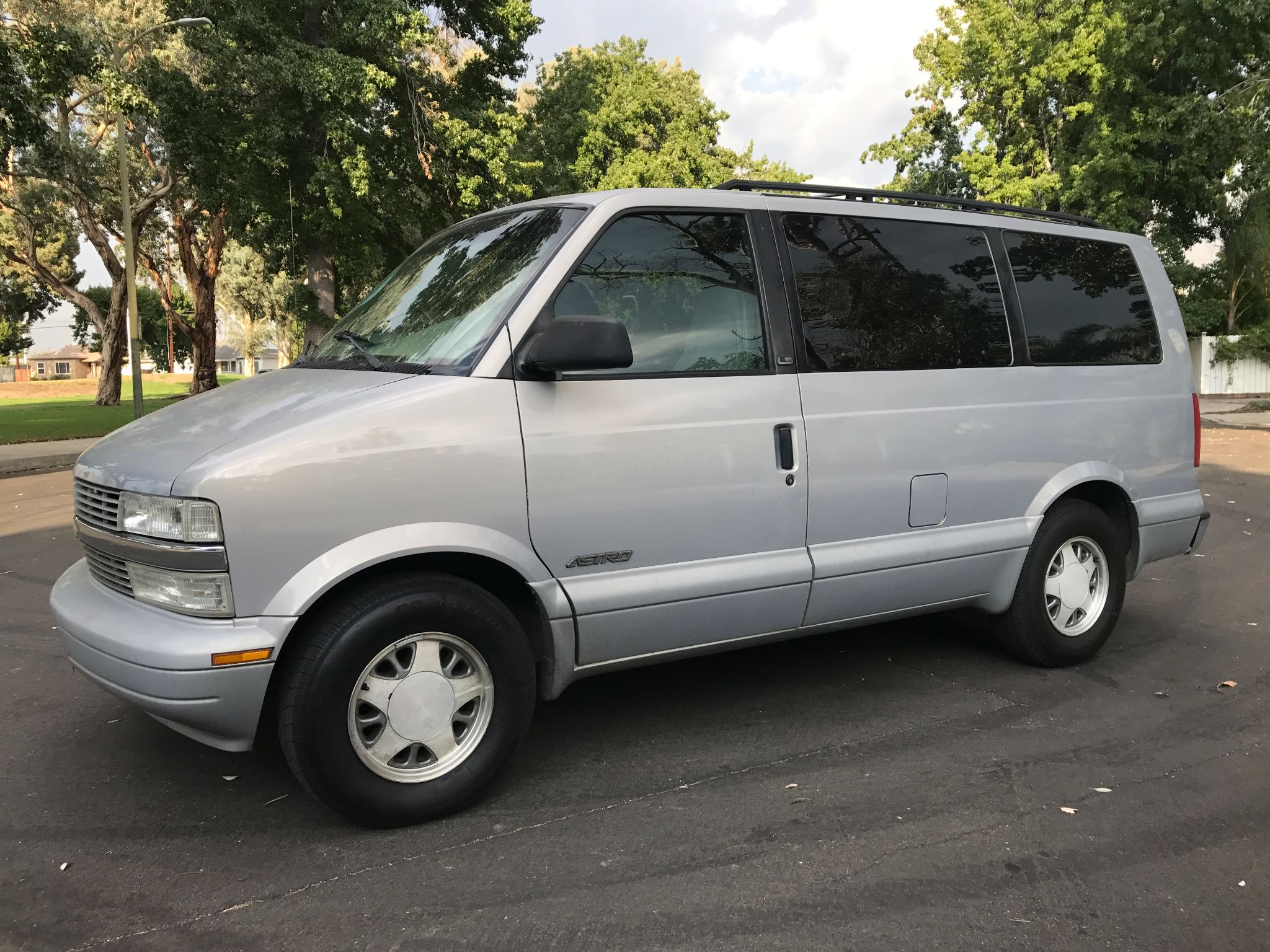 Used 2000 Chevrolet Astro Passenger Limited at City Cars Warehouse INC