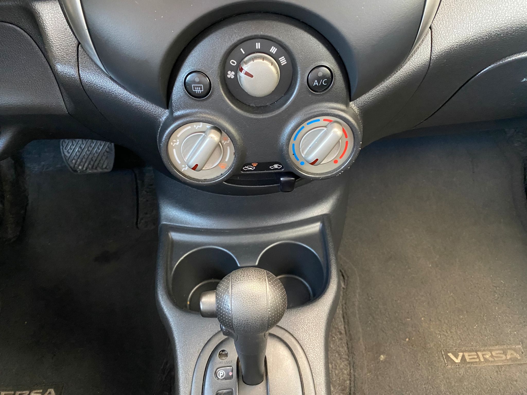 2012 Nissan Versa SV