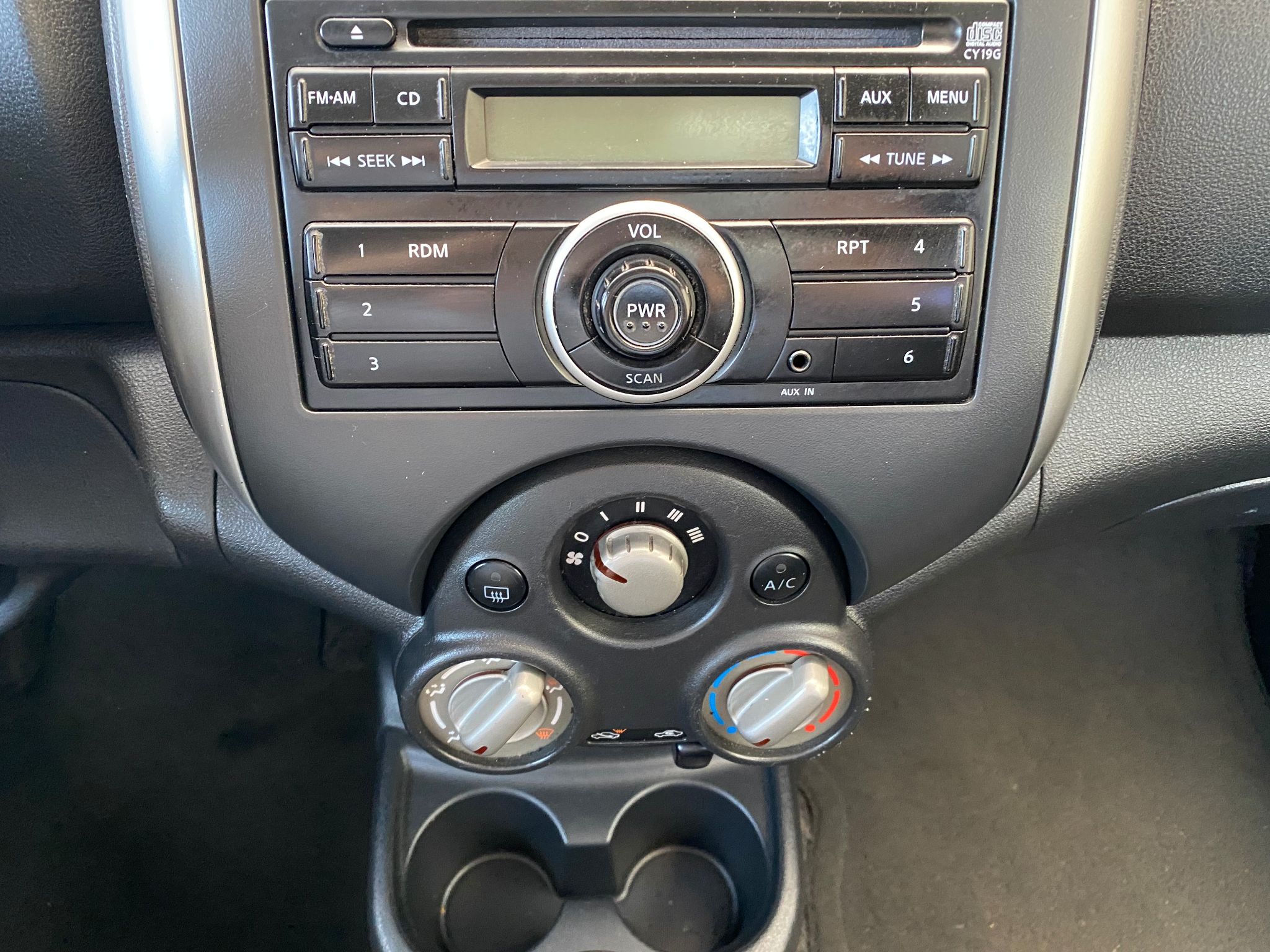 2012 Nissan Versa SV