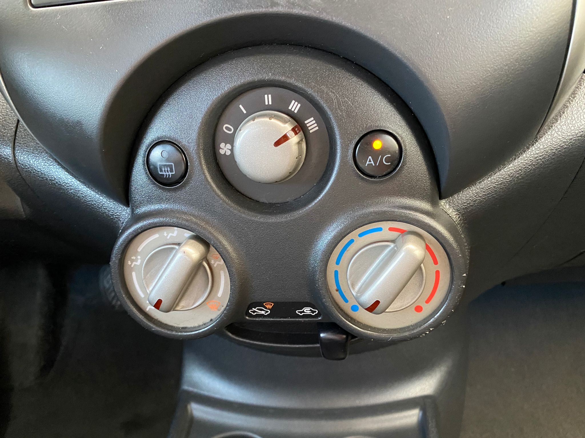 2012 Nissan Versa SV