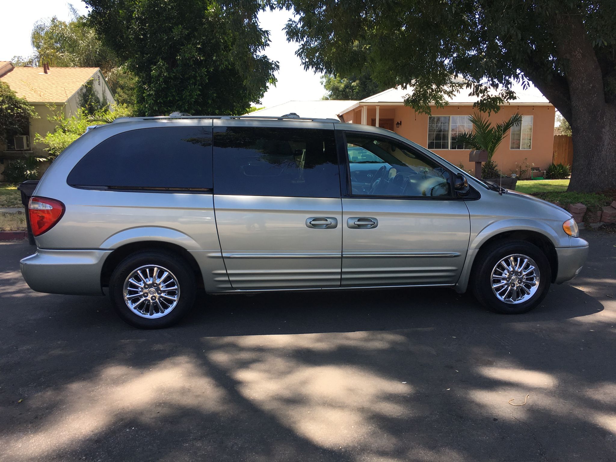 Used 2003 Chrysler Town & Country Limited at City Cars