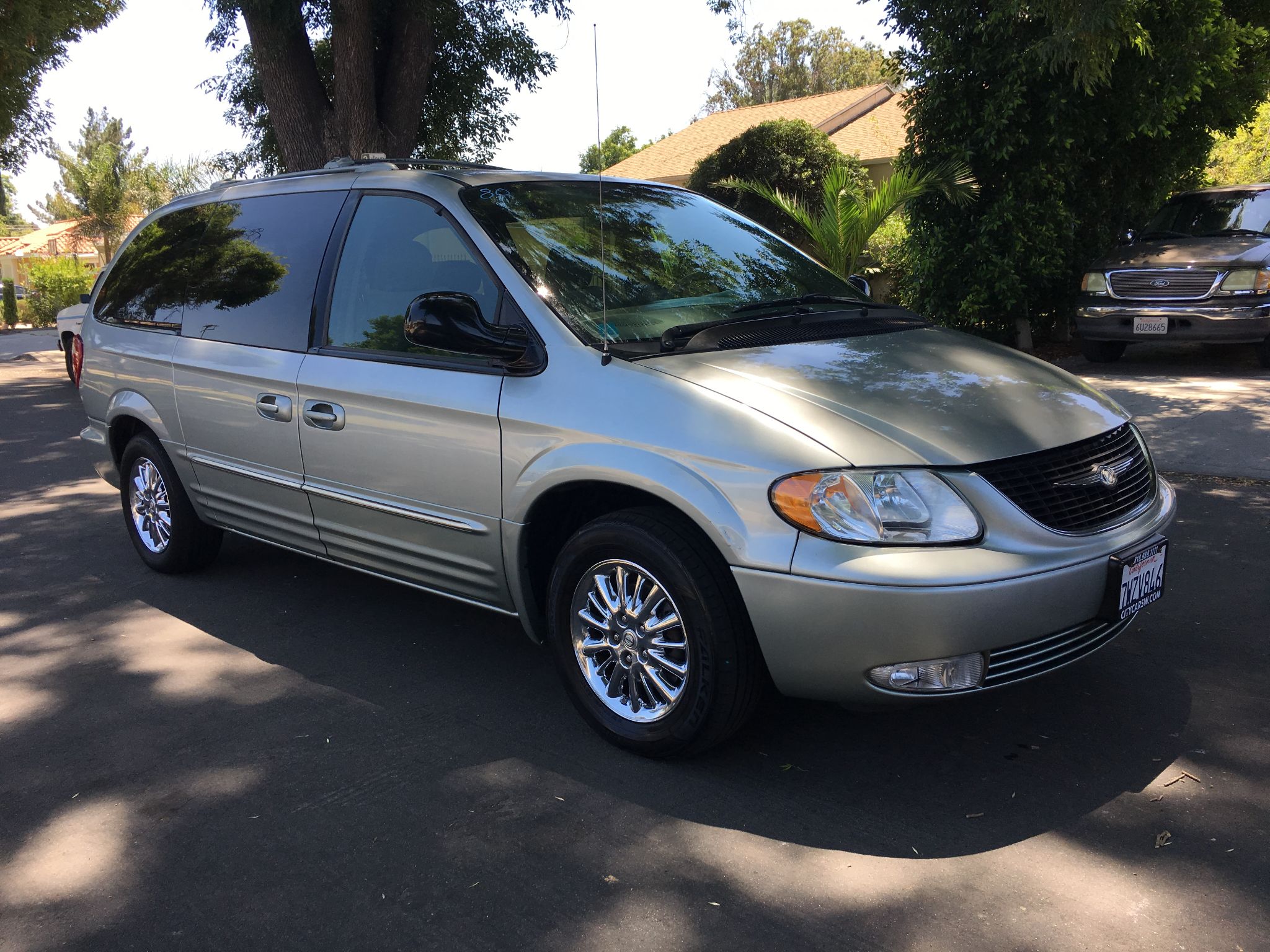 Used 2003 Chrysler Town & Country Limited at City Cars