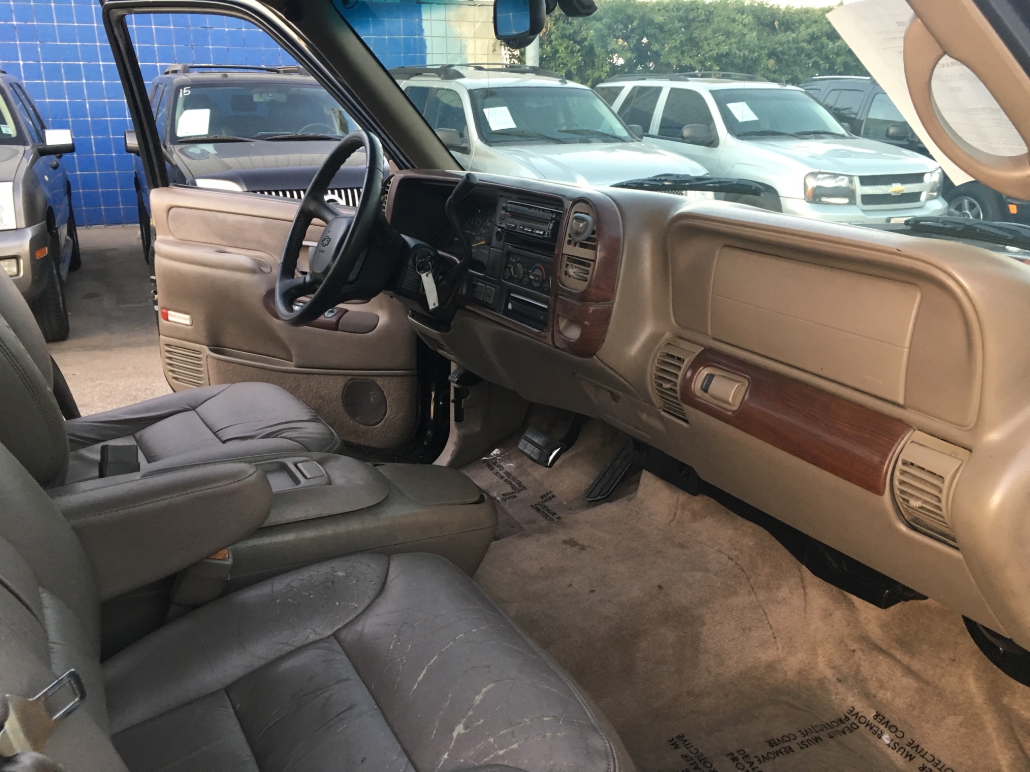 1999 Chevrolet Suburban LT