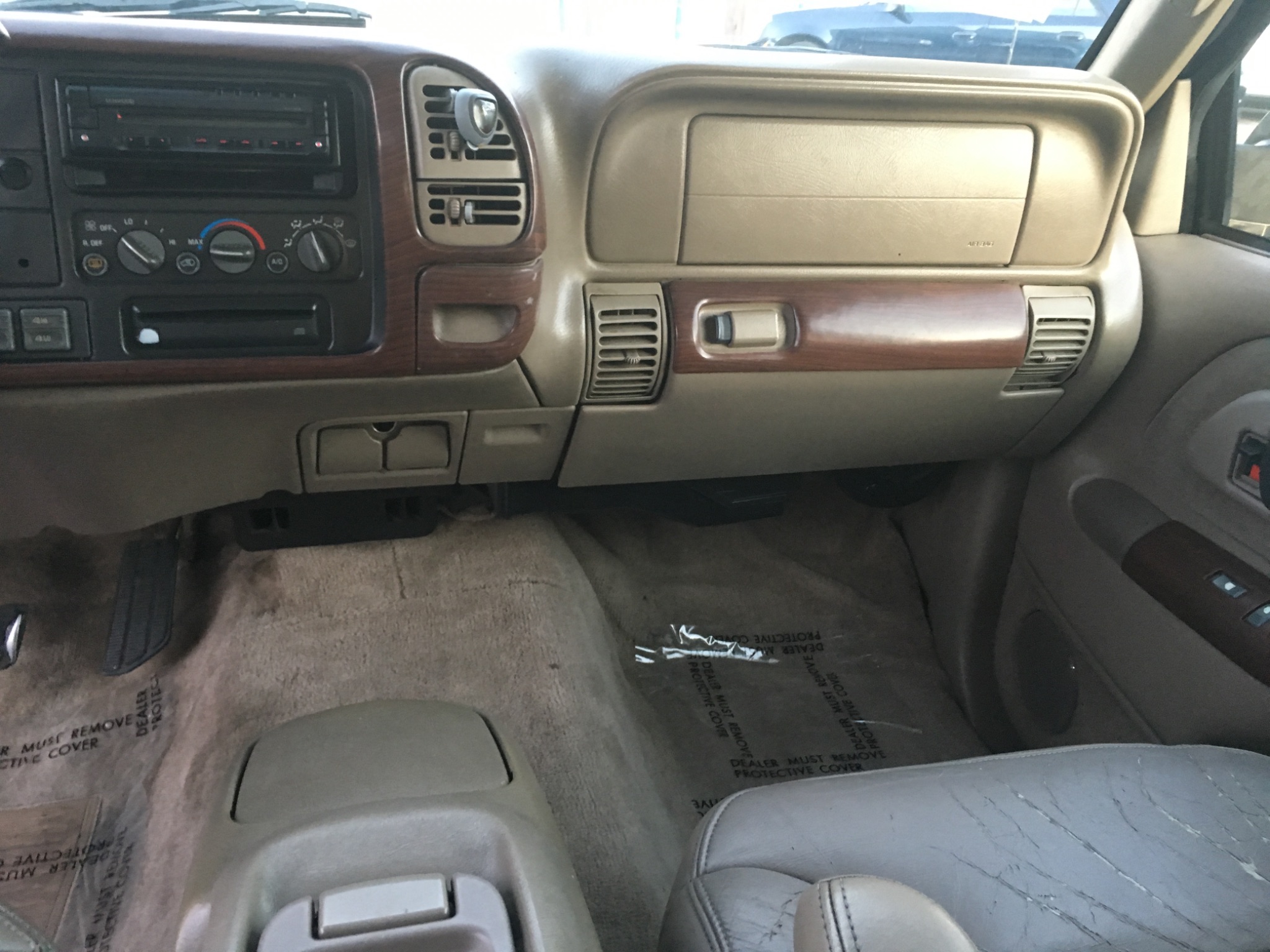 1999 Chevrolet Suburban LT