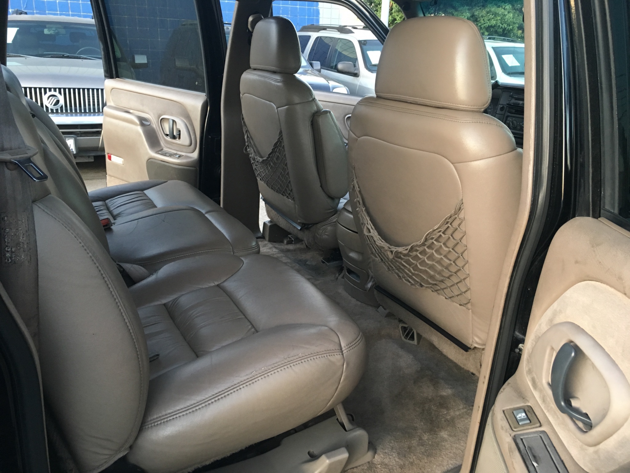 1999 Chevrolet Suburban LT