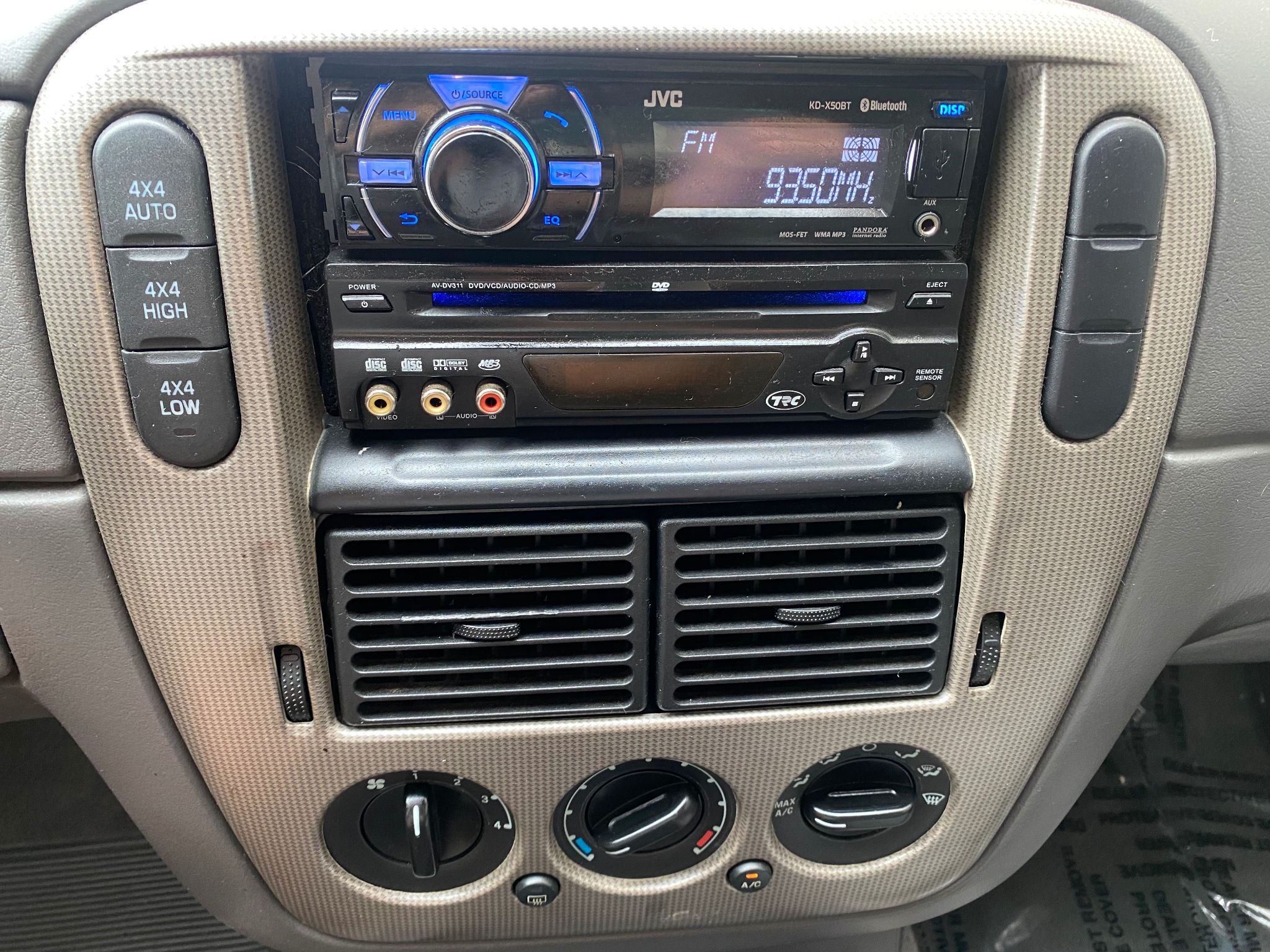 2004 Ford Explorer XLT