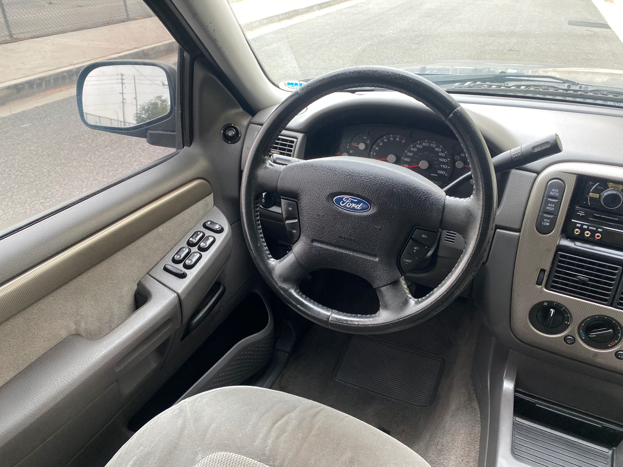 2004 Ford Explorer XLT
