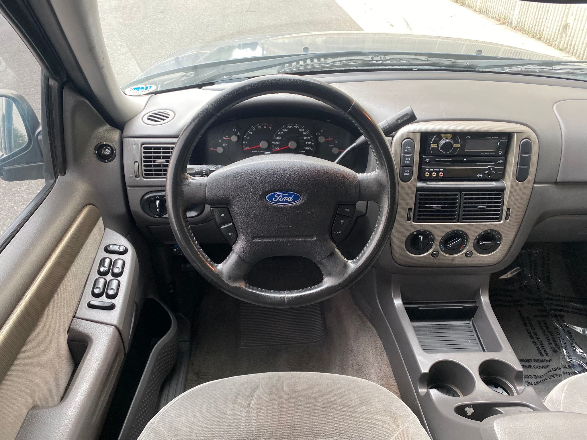 2004 Ford Explorer XLT