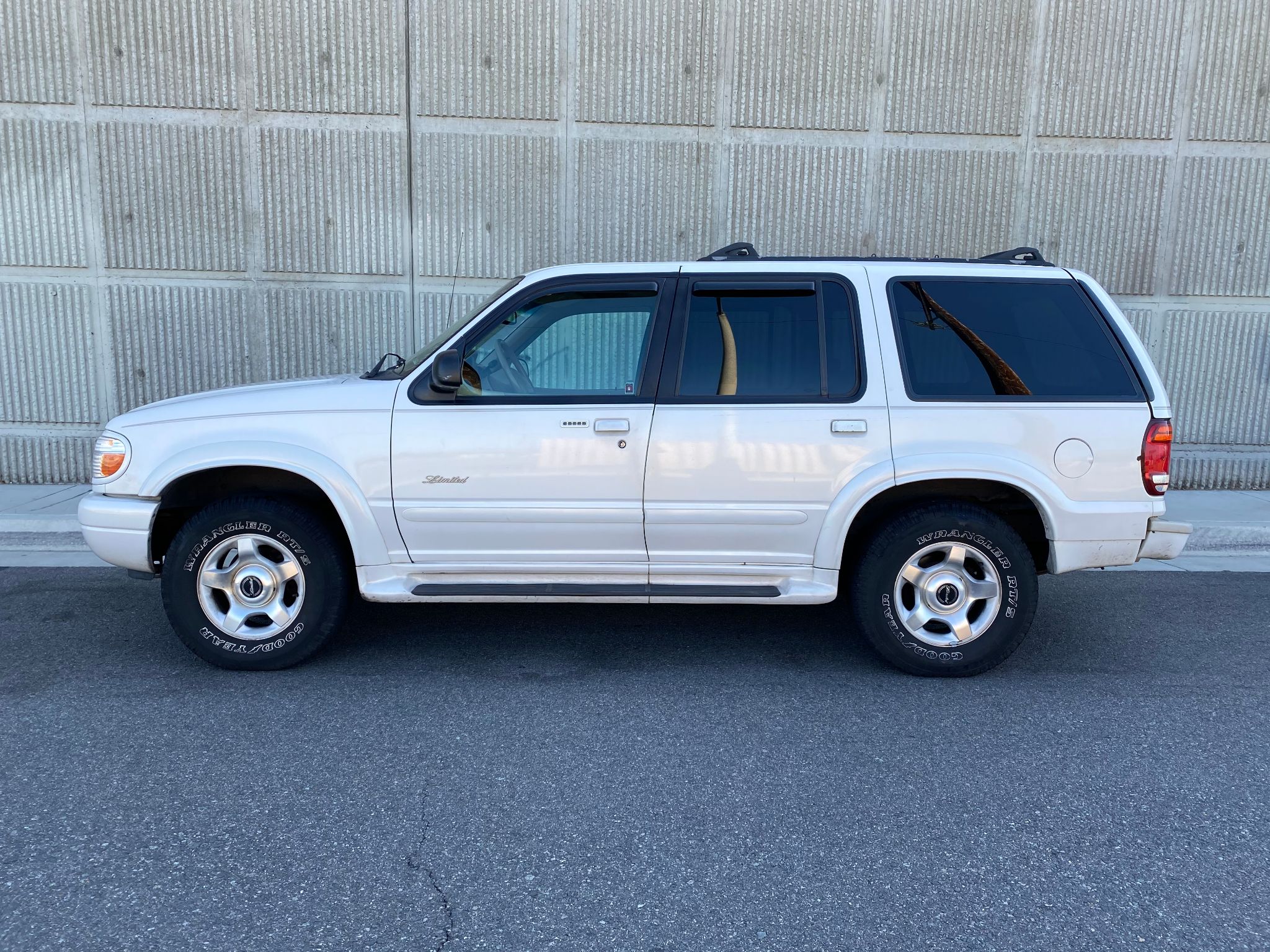 2001 Ford Explorer Limited