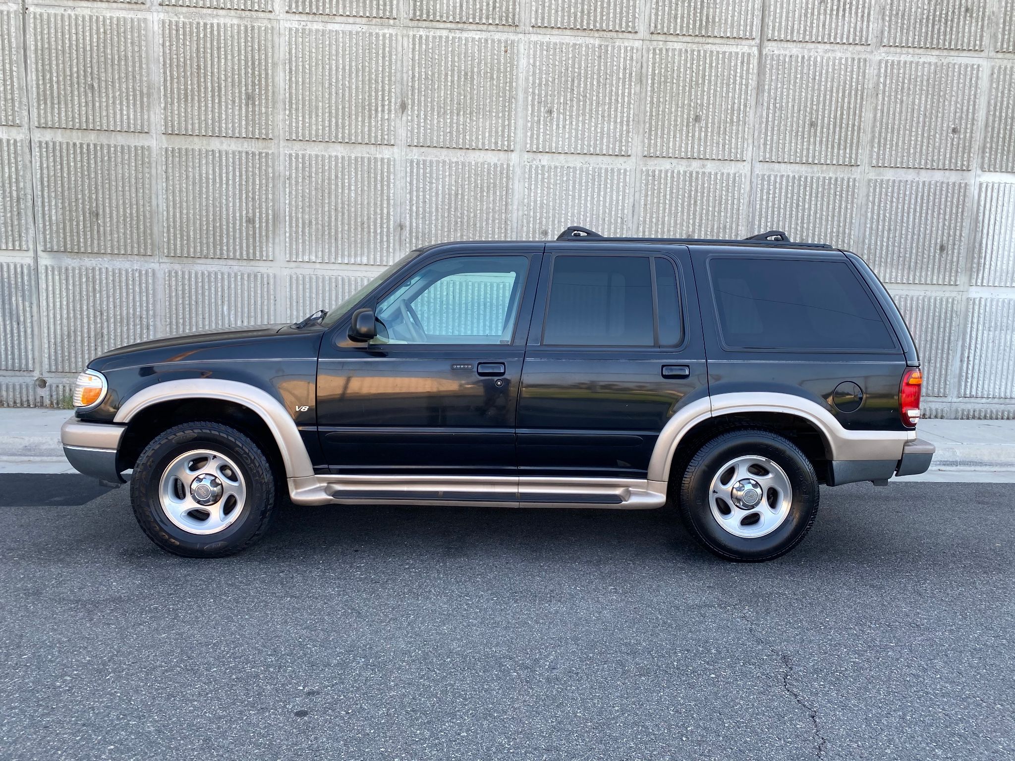 2000 Ford Explorer Eddie Bauer