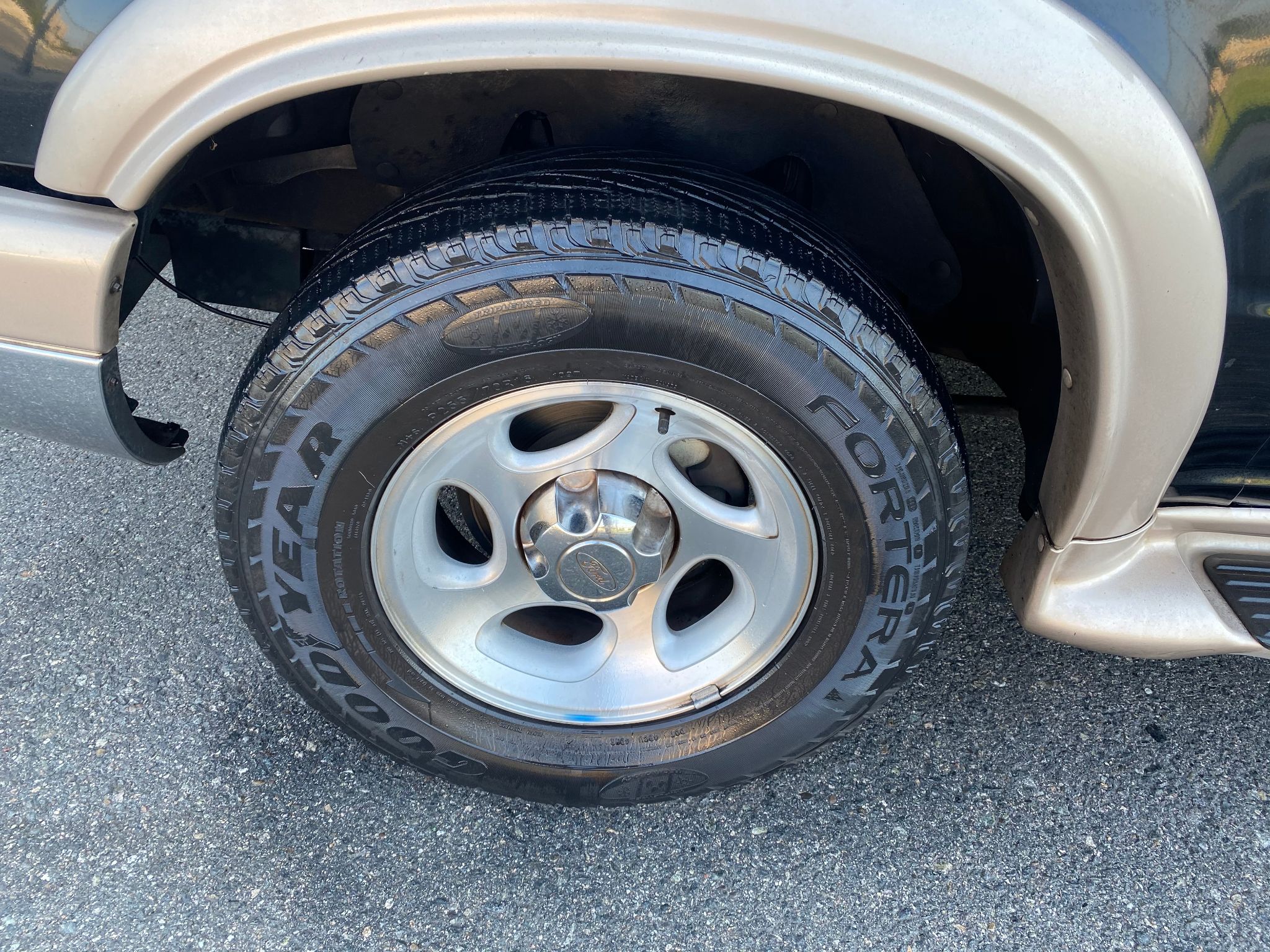 2000 Ford Explorer Eddie Bauer