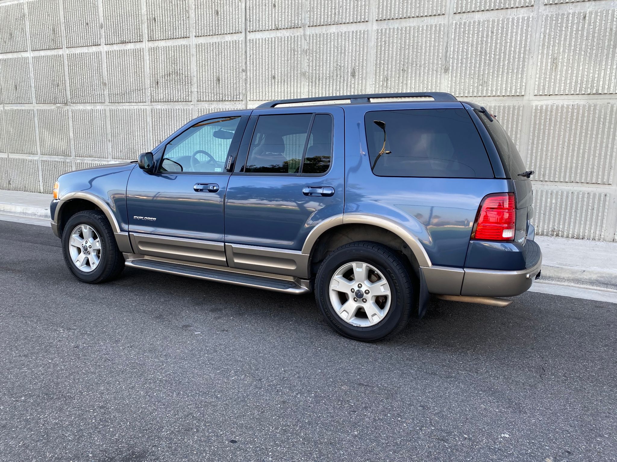 2004 Ford Explorer Eddie Bauer