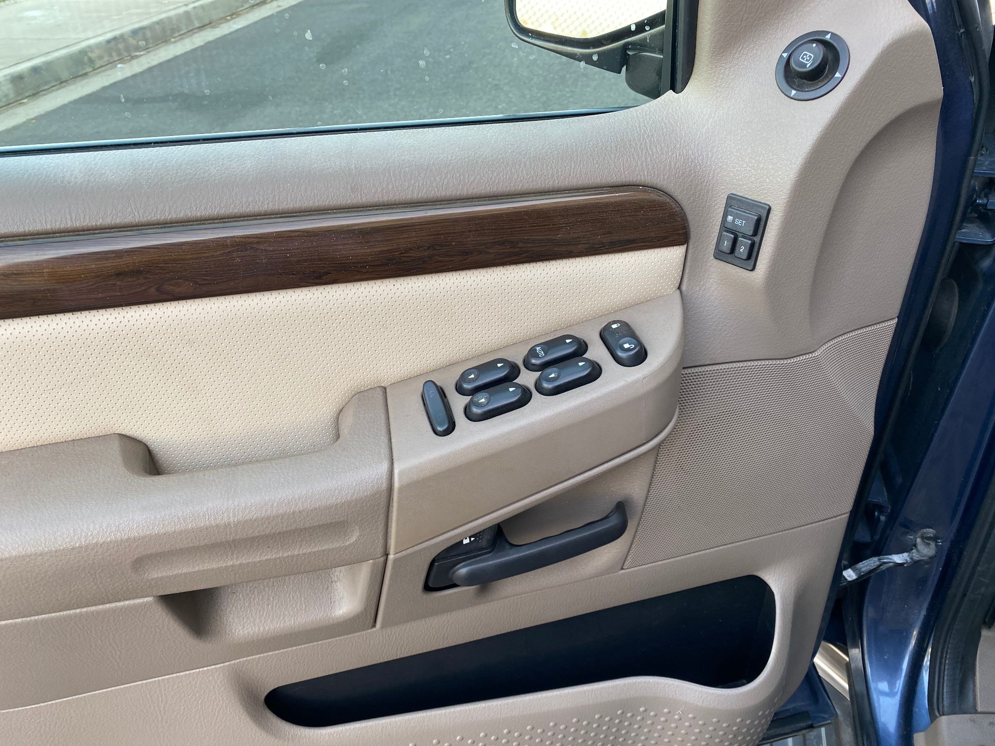 2004 Ford Explorer Eddie Bauer