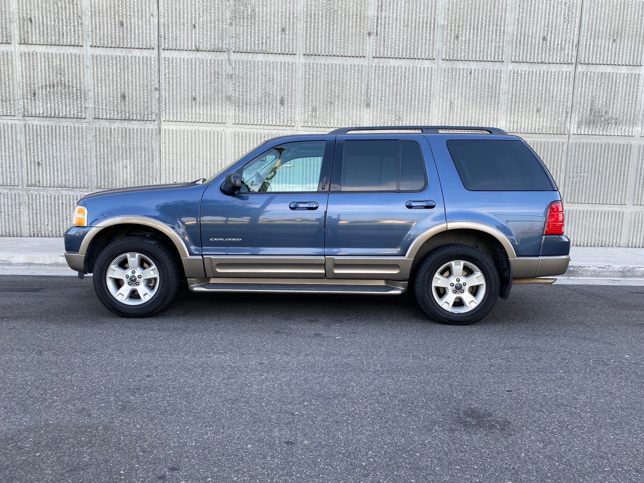 2004 Ford Explorer Eddie Bauer