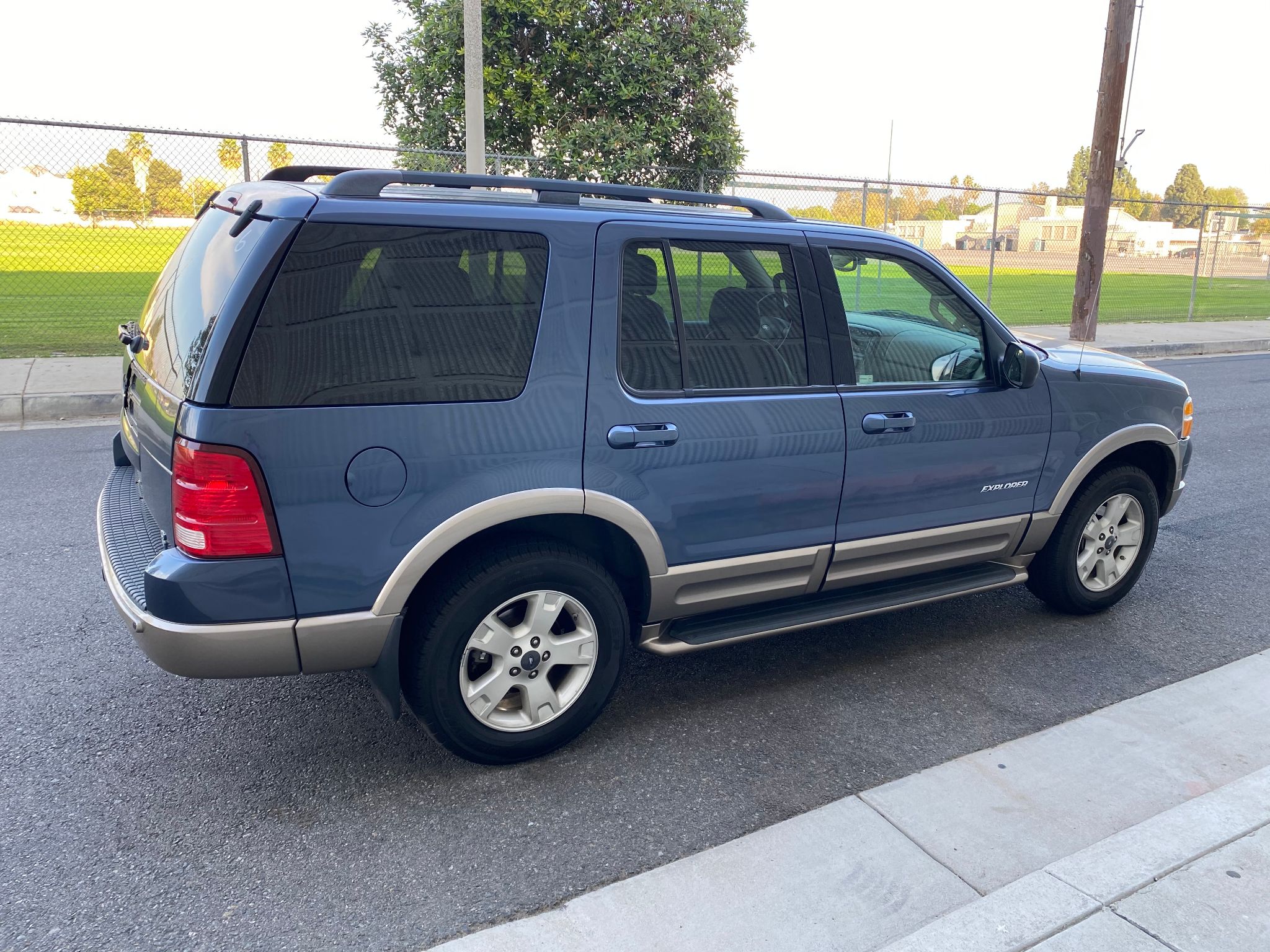 2004 Ford Explorer Eddie Bauer