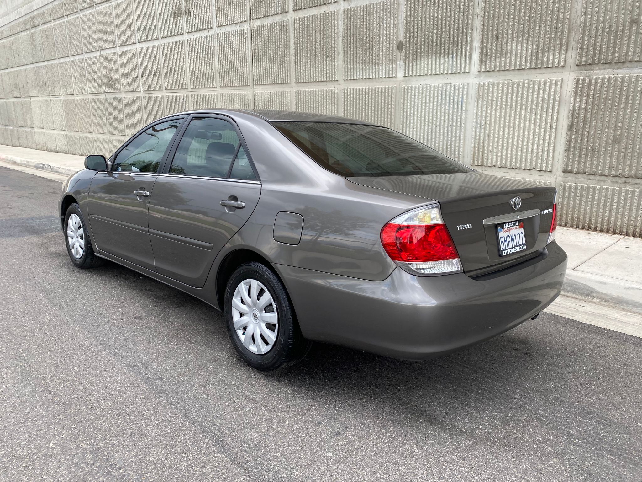 2005 Toyota Camry LE