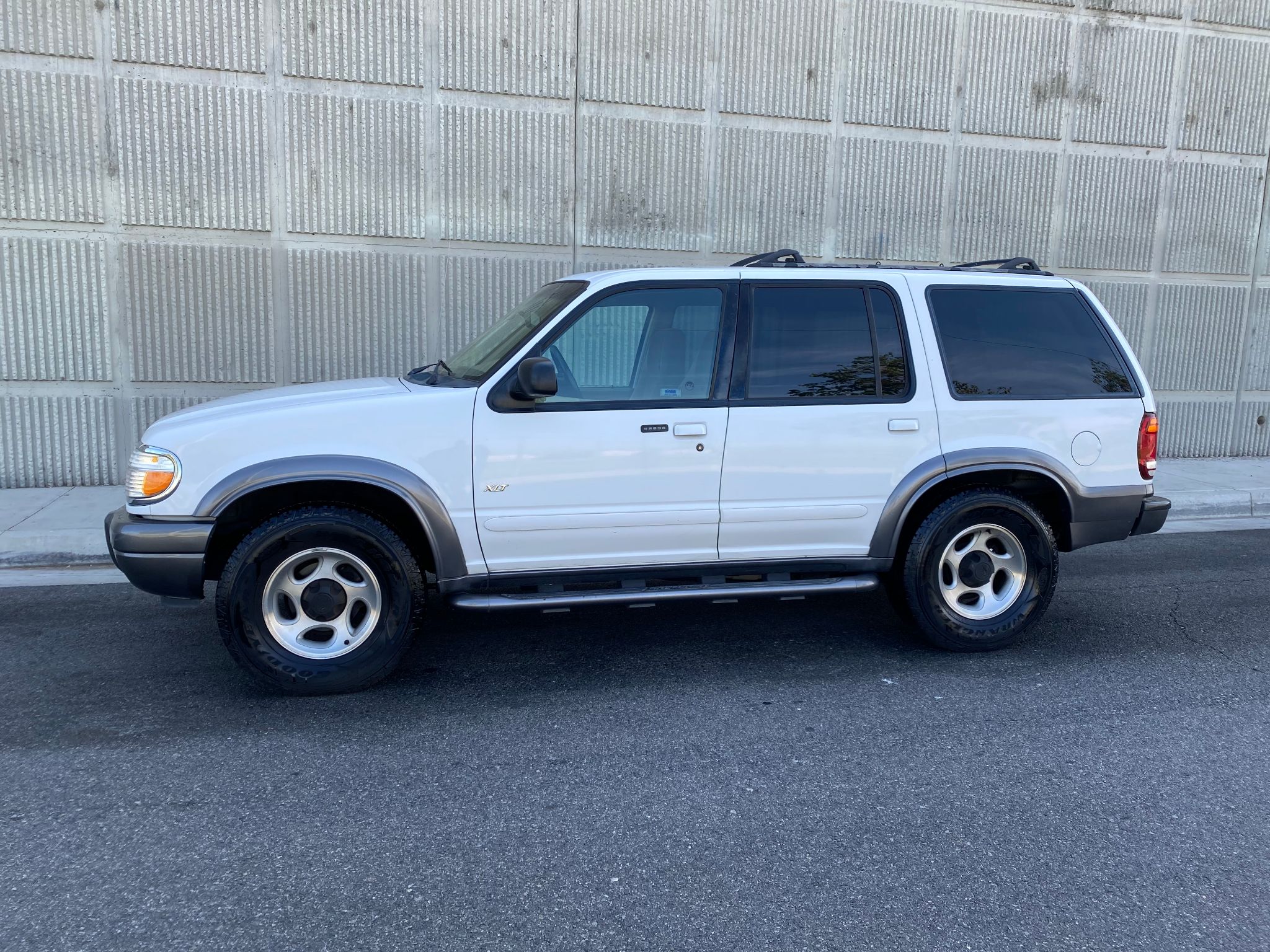 2000 Ford Explorer XLT