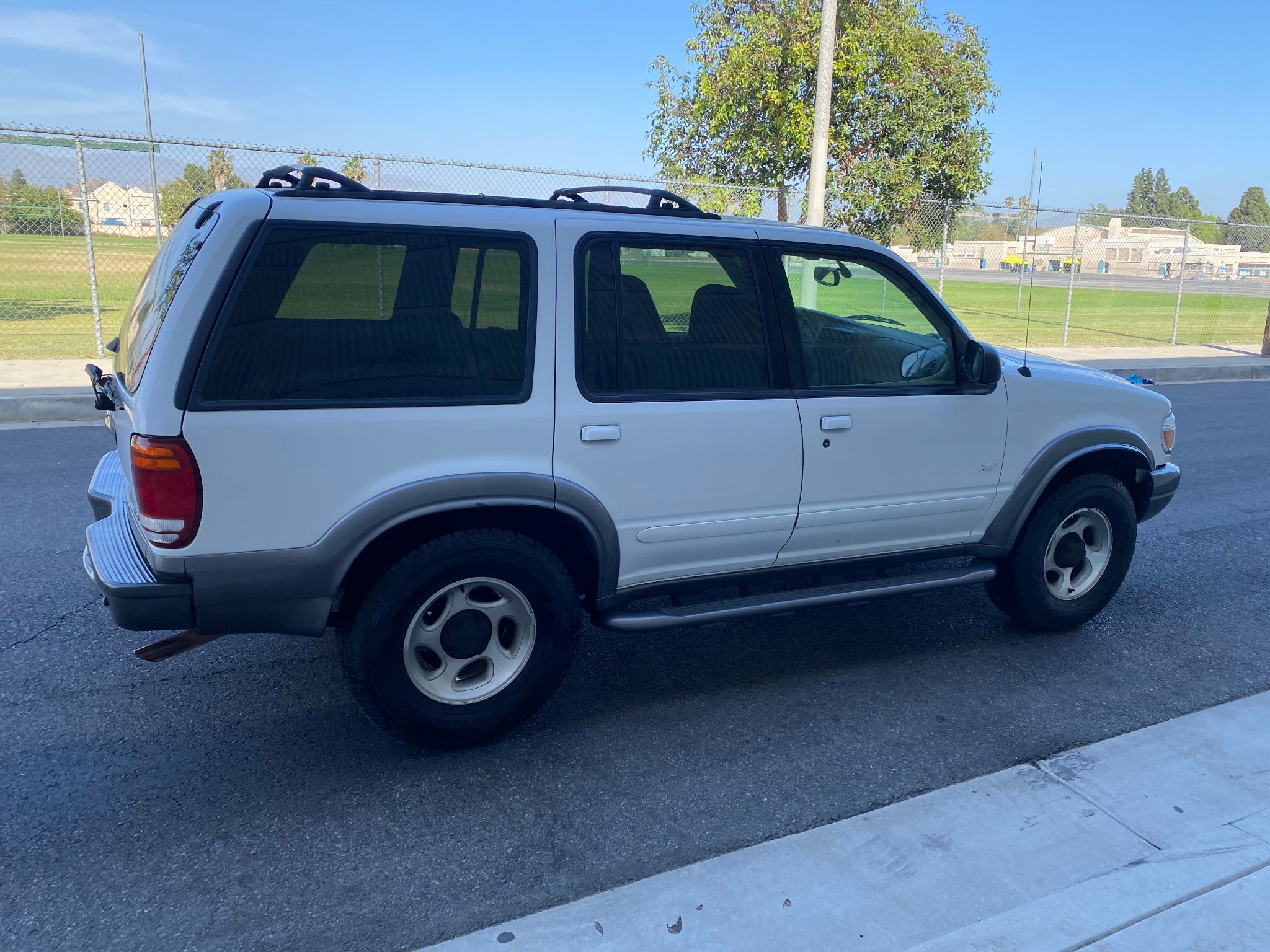 2000 Ford Explorer XLT
