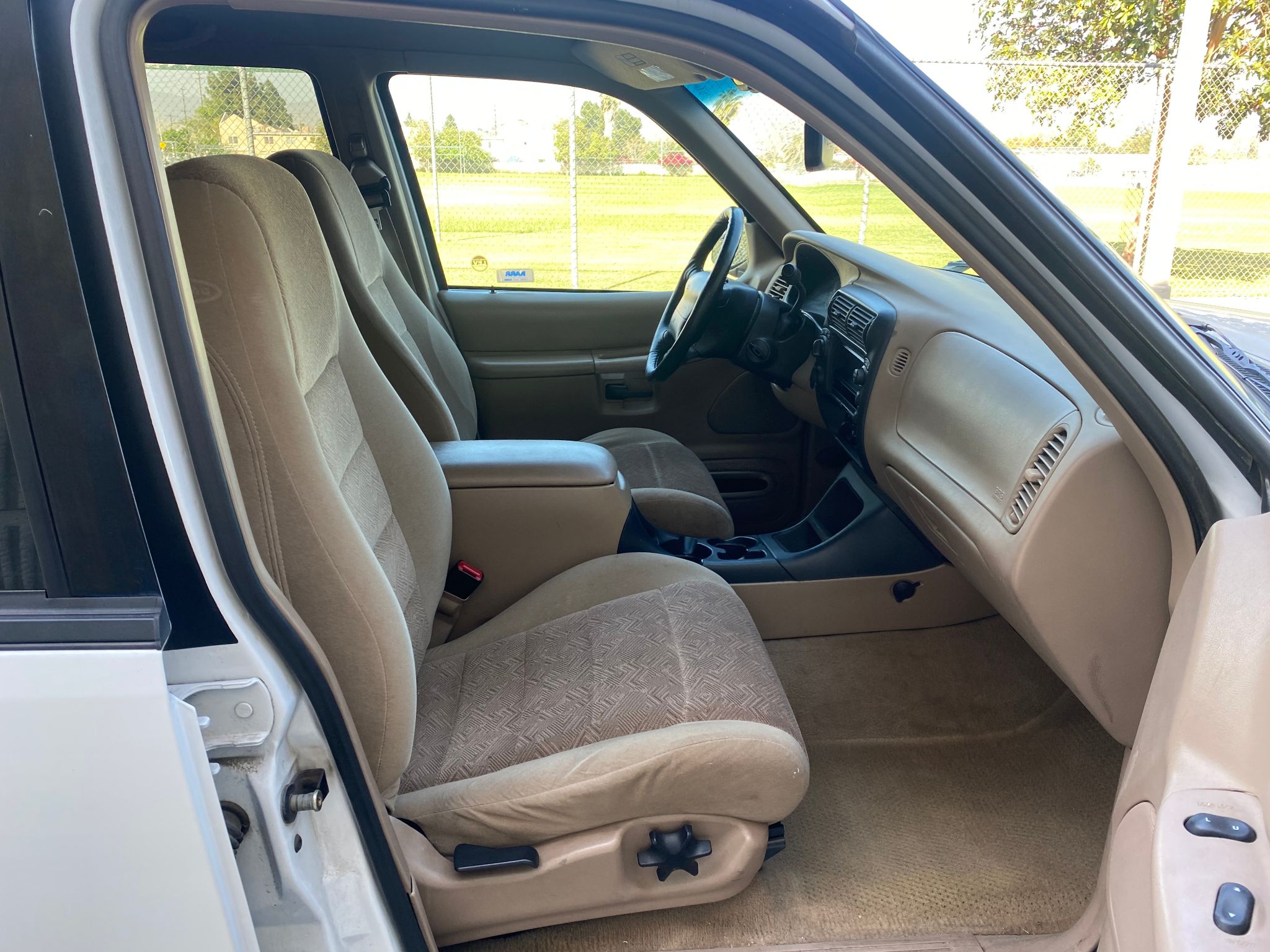 2000 Ford Explorer XLT