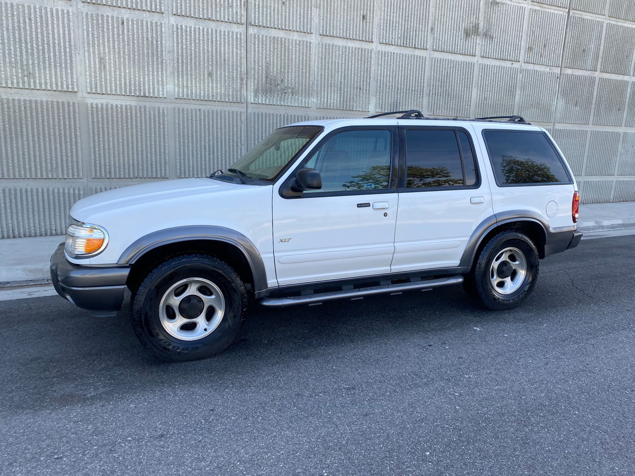 2000 Ford Explorer XLT